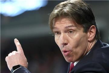 War nach dem 1:4 im dritten Finalspiel in München nicht zufrieden: Eisbären-Coach Uwe Krupp. Foto: Daniel Karmann