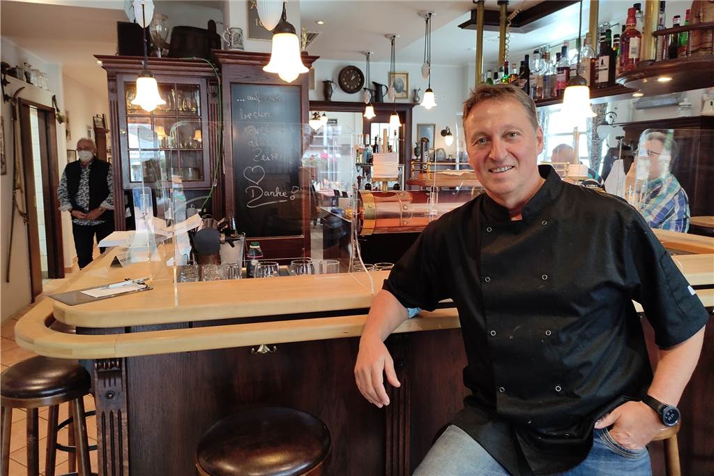 Restaurants in Lünen geöffnet: Erste Gäste nehmen drinnen Platz War vor dem „Neustart“ am Sonntag, wie Frank Teschler sagt, genauso aufgeregt wie vor 20 Jahren, als er das Brauhaus übernahm.
