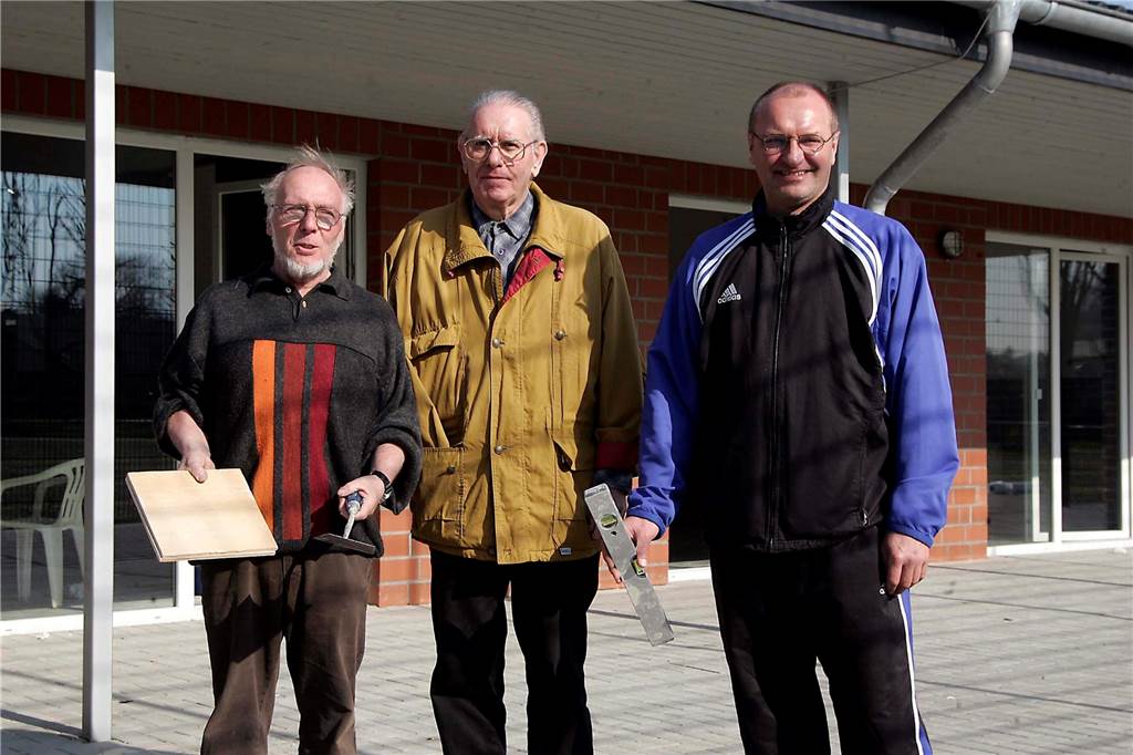 Fusion des BV Wacker Castrop mit BW Obercastrop war keine Liebesheirat Waren federführend beim SV Wacker Obercastrop beim Umzug vom Stadtgarten in die Erin-Kampfbahn: (v.l.): Dieter Heermann, Willi Krumtünger und Frank Figur.