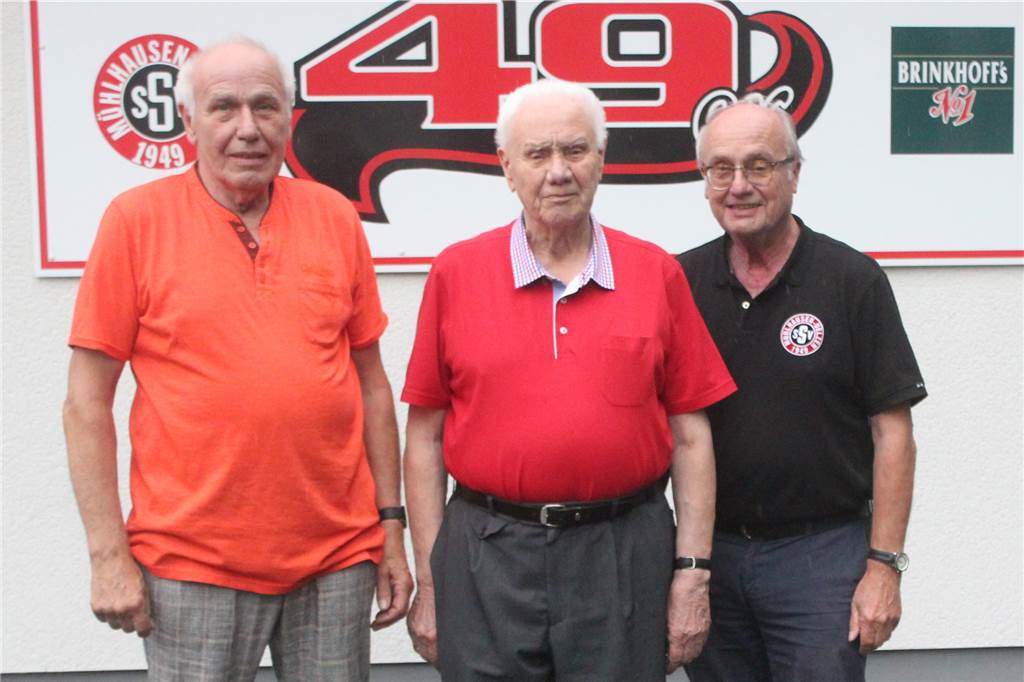 SSV-Aufstieg vor 40 Jahren: 180 Spielminuten und ein nahezu undenkbares Szenario Waren maßgeblich am Verbandsliga-Aufstieg 1981 beteiligt: Die Kampmann-Brüder (Hubert als Spieler) sowie Franz und Heinrich als Funktionäre (von links).
