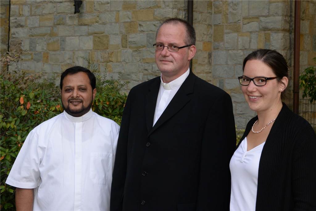 „Es war ein Schock für die Gemeinde“ - Pater Periya über die Situation in St. Johannes Pater Periya, Pfarrer Ulrich Witte, Pastoralreferentin Caroline Johnen