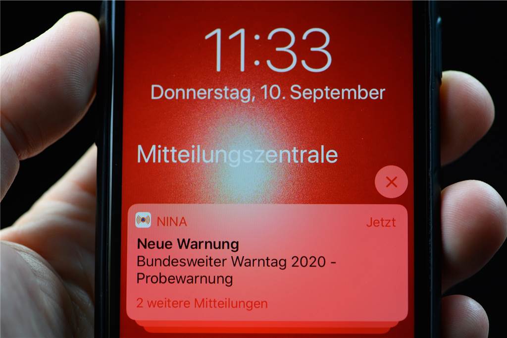 Sirenenalarm in NRW: Was die Warntöne bedeuten und wie die Handy-Warnung ablief Eine Mitteilung der Notfall-Informations- und Nachrichten-App "Nina" auf einem Smartphone.