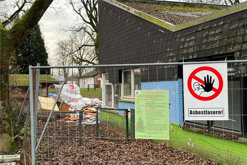 Kita-Abriss: Weg durch Pestalozzi-Park wird monatelang gesperrt Warnschild