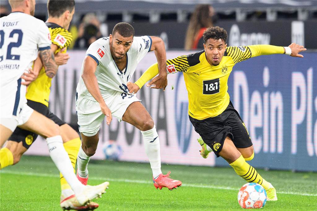 Der BVB-Kader im Check: War der Dortmunder Transfersommer erfolgreich? Wartet noch auf den Durchbruch: BVB-Neuzugang Donyell Malen (r.).