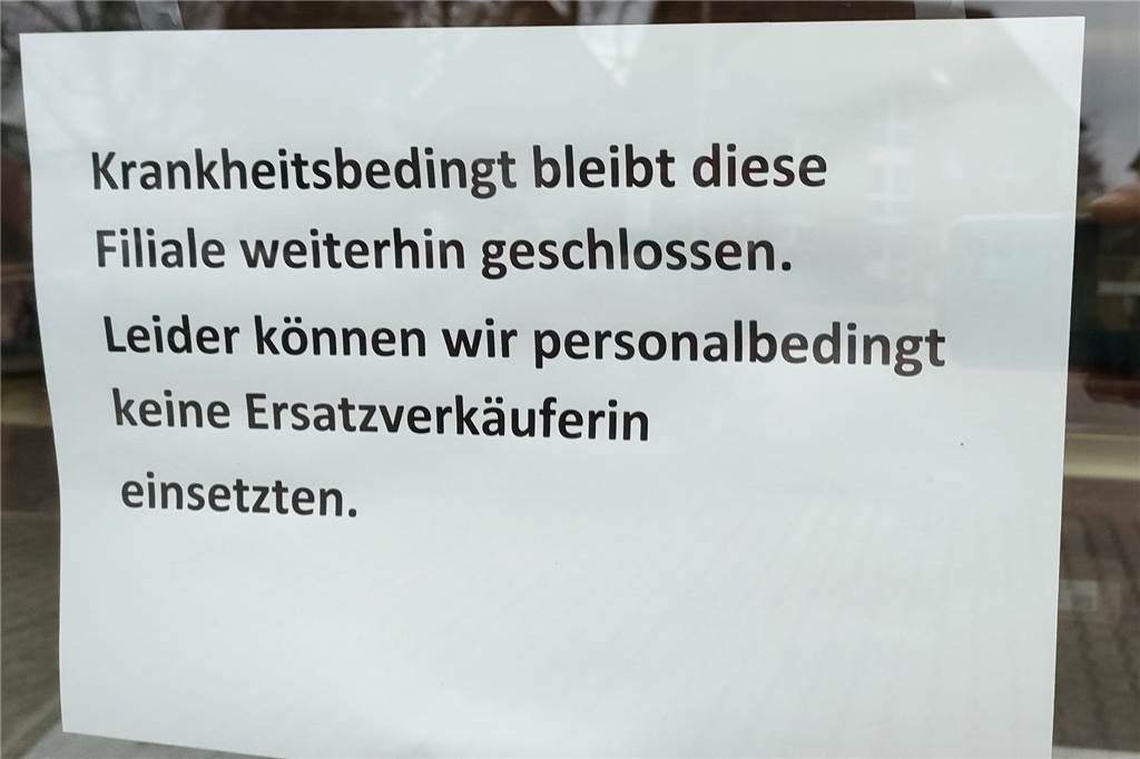 Filiale der Bäckerei Artmann in der Altstadt geschlossen: Zukunft ist geklärt Warum die Artmann-Filiale geschlossen ist, steht seit Längerem auf einem Zettel im Fenster.