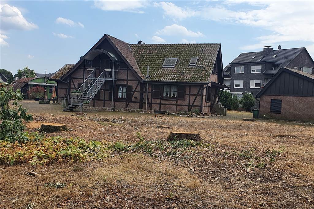 Anwohner kritisiert: „Stadt Dorsten hat sich von Investor am Nasenring führen lassen“ Was aus dem Wohnhaus auf dem Grundstück wird, wird sich im Laufe des Bebauungsplanes zeigen.
