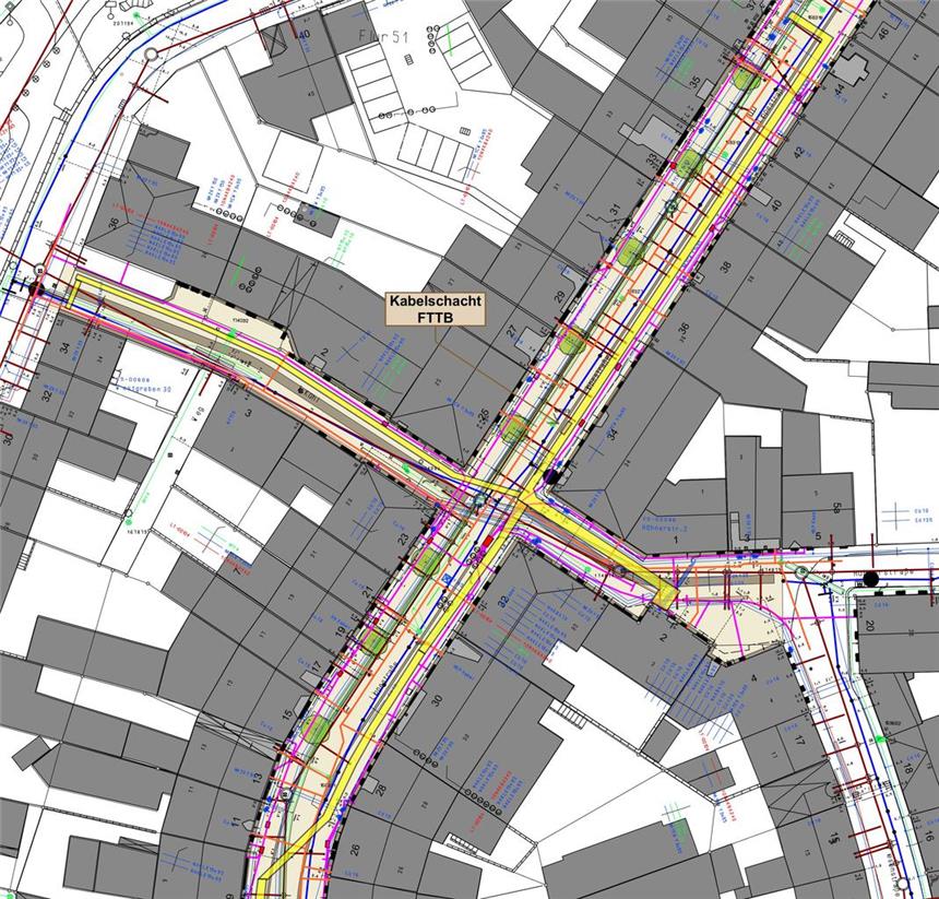 Fußgängerzone: Darum verzögert sich der Baubeginn Was aussieht wie ein buntes Schnittmuster, stellt die Kabel-, Leitungs- und Rohrtrassen in der Lippestraße/Ecke Hühnerstraße dar. Hier knubbeln sich die Trassen der Strom-, Gas-, Wasser- und Telekommunikationsanbieter und die Abwasserkanäle. Aufgabe ist es nun, die Trassen neu zu planen und im laufenden Betrieb der Fußgängerzone zu bauen.