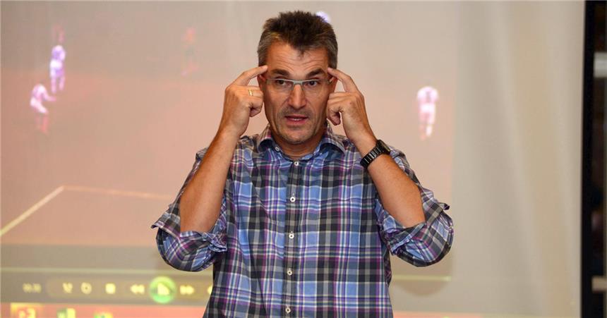 Knut Kircher: „Schiedsrichter sind Wettkampftypen“ Was einem als Bundesliga-Schiedsrichter durch den Kopf geht, berichtete Knut Kircher seinen Zuhörern in Legden.