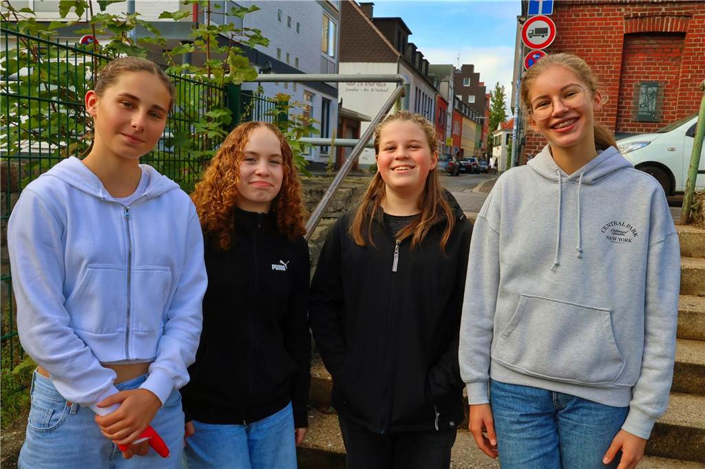 Was für ein Unterschied zum verregneten Auftakt: Während noch am Freitag gähnende Leere auf dem Marktplatz herrschte, kamen die Dorstener am Samstag trotz gelegentlicher Schauer in Scharen zum Herbstfest in die Innenstadt. Und abends gab es eine Party mit "Paradise At Midnight".