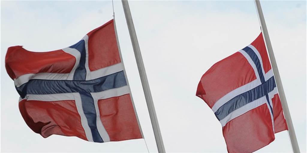 Es gibt eine kuriose Verbindung zwischen Herbern und Norwegen Zwei wehende Norwegen-Flaggen