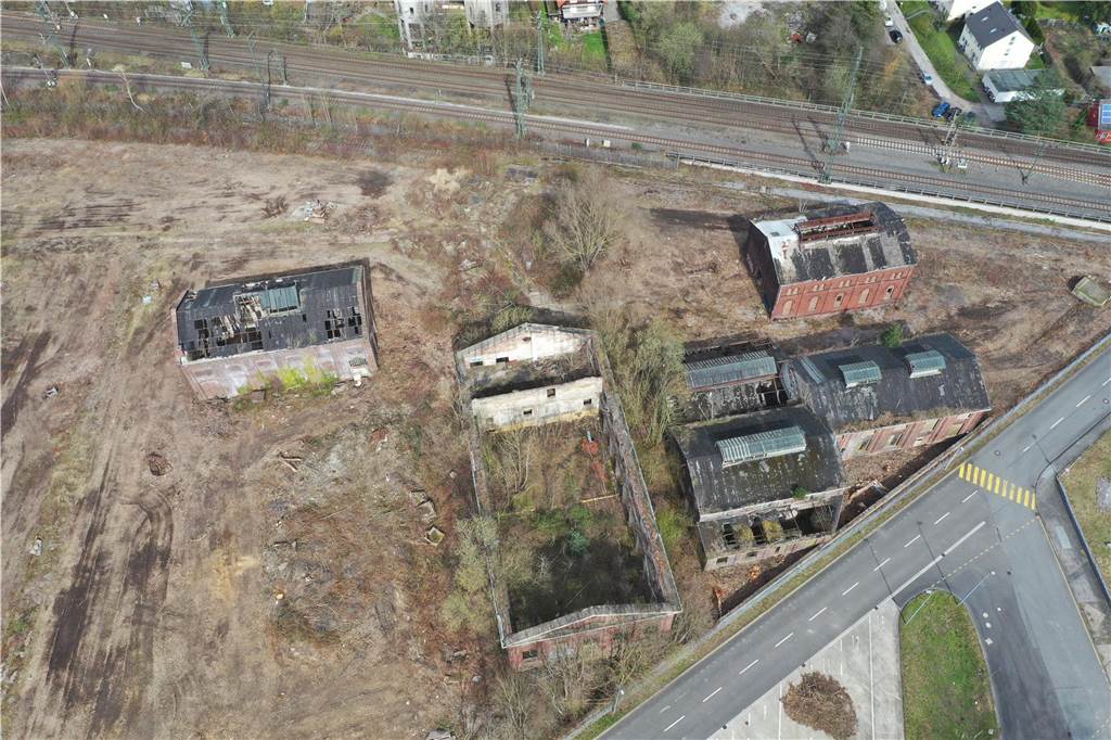 Abrissarbeiten auf Ex-Gelände von Caterpillar - Prologis kommt Alte Zechengebäude sind auf diesem Luftbild auf dem ehemaligen Werksgelände von Caterpillar in Dortmund-Dorstfeld zu sehen.
