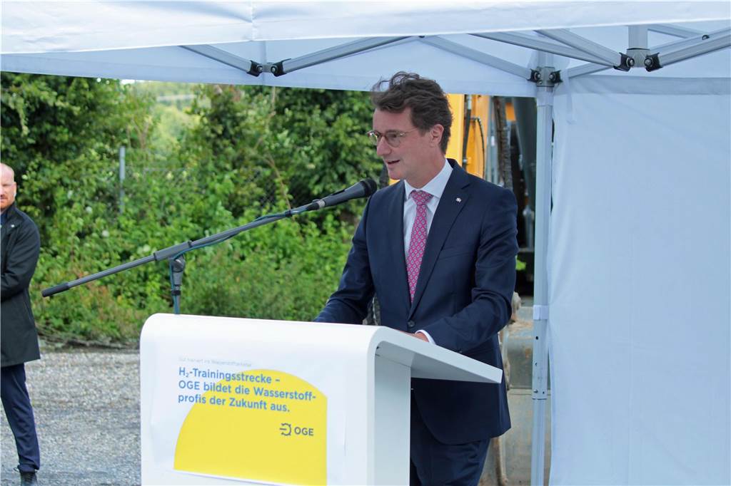 "Wasserstoff ist von zentraler Bedeutung beim Kampf gegen den Klimawandel", sagt Ministerpräsident Hendrik Wüst beim Besuch in Werne.