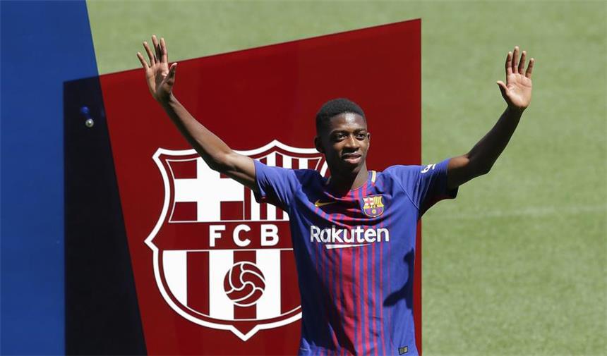 Dembélé unterschreibt Fünfjahresvertrag bei Barca Wechsel fix: Ousmane Dembélé bei seiner Vorstellung im Camp Nou.