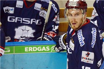 Wechselt zu den Straubing Tigers: TJ Mulock 2012 im Dress der Eisbären Berlin. Foto: Maurizio Gambarini