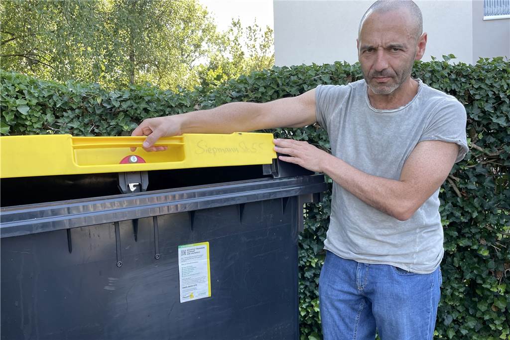Müll-Drama in Dortmund: „Alte Menschen springen auf die Straße und stoppen EDG-Autos“ Defektes Schloss an gelber Tonne in Kirchlinder LEG-Siedlung