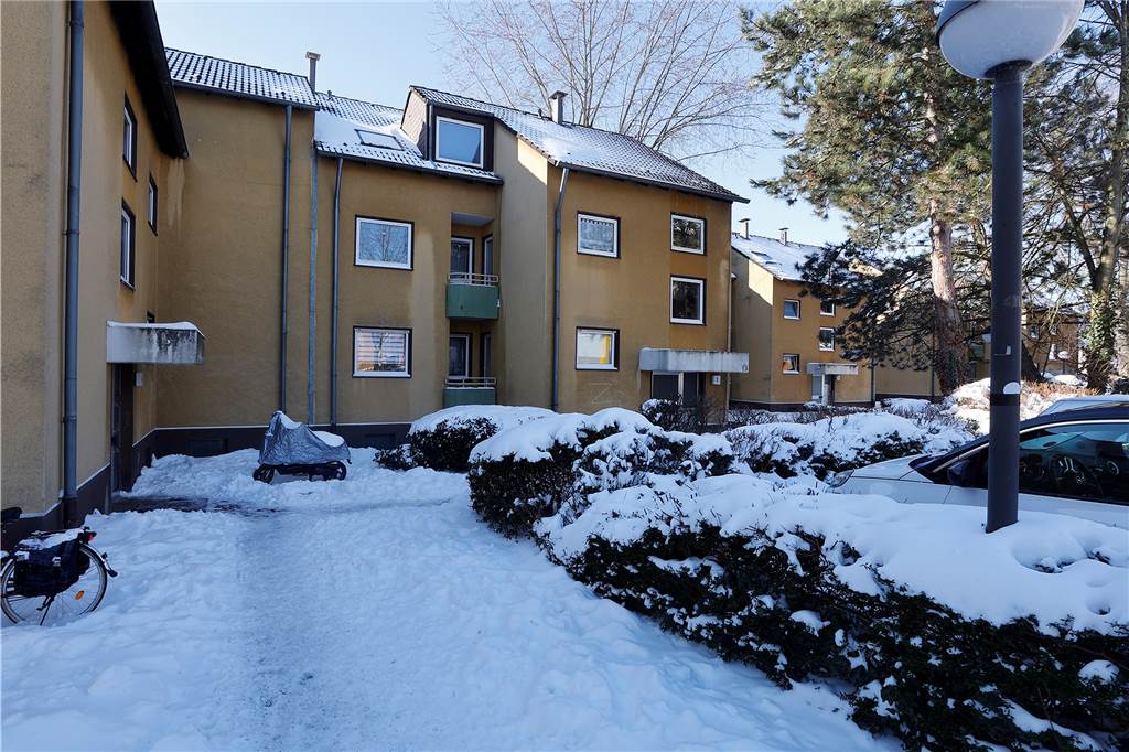 Ärger über Winterdienst bei Vivawest: „Granulat gestreut wie Konfetti zu Karneval“ Wege zwischen den Häusern sind auch nach Tagen oft noch nicht richtig geräumt.