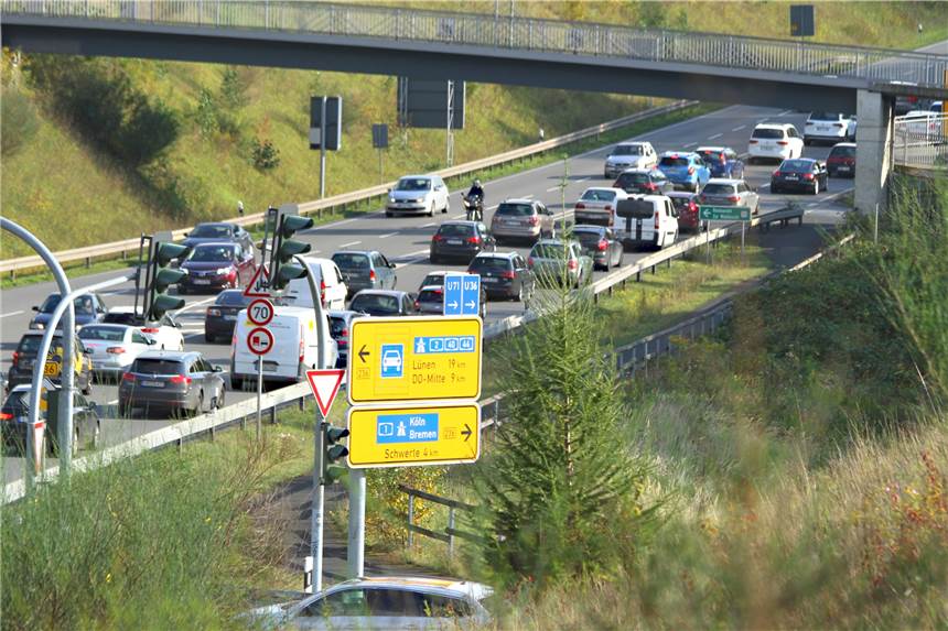 B236: Aus- und Auffahrt in Dortmund in zwei Nächten gesperrt Wegen Brückenüberprüfungen werden die Auf- und Ausfahrt der B236 in Richtung Lünen gesperrt.