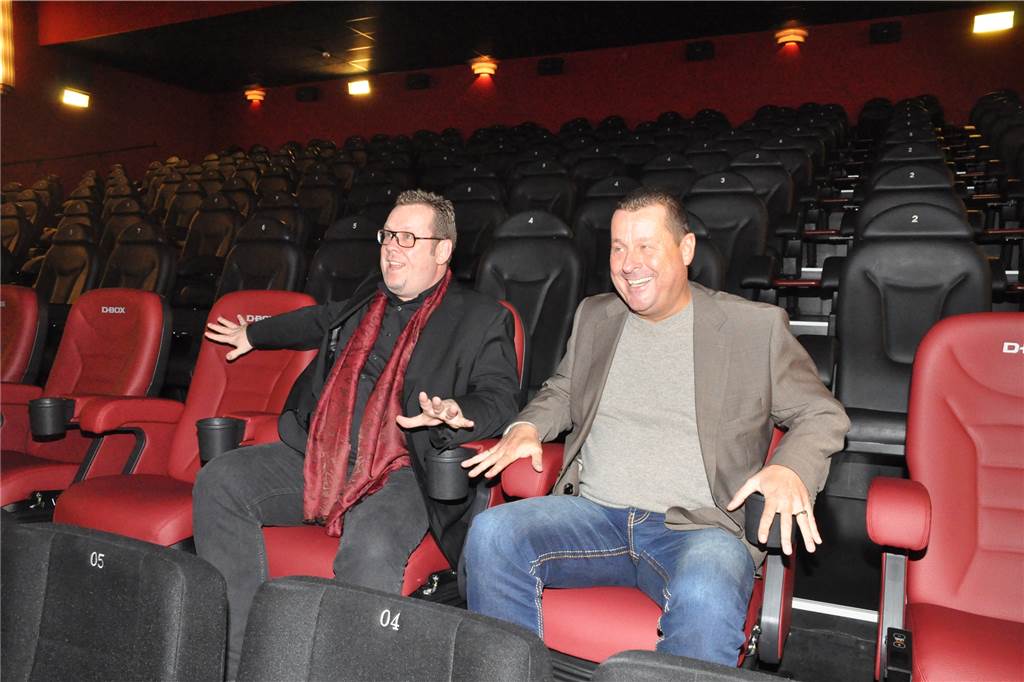 „Bock auf Kino“: Cineworld plant schon für Wiederöffnung Anfang Dezember Wegen der Corona-Krise konnten Lutz Nennmann (l.) und Meinolf Thies (hier ein Archivbild) in diesem Jahr nur virtuell darauf anstoßen, dass sie vor 17 Jahren die Cineworld übernahmen.