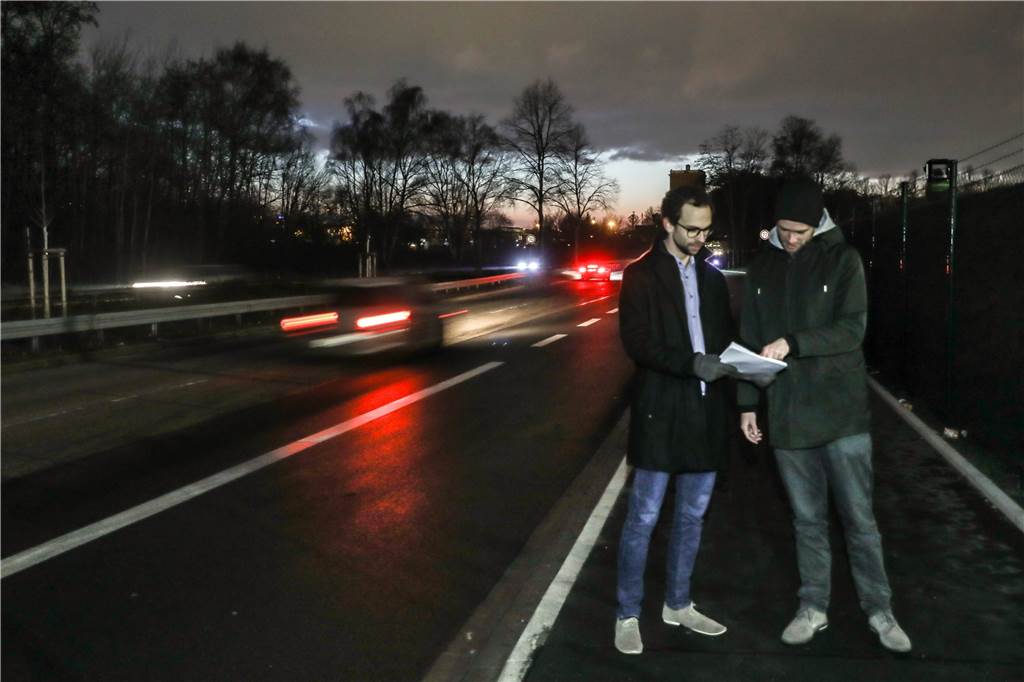 Radweg am Hoeschpark bekommt bald eine Beleuchtung – doch es gibt Probleme Wegen der fehlenden Beleuchtung hatten Passanten vor rund einem Jahr Unterschriften gesammelt.