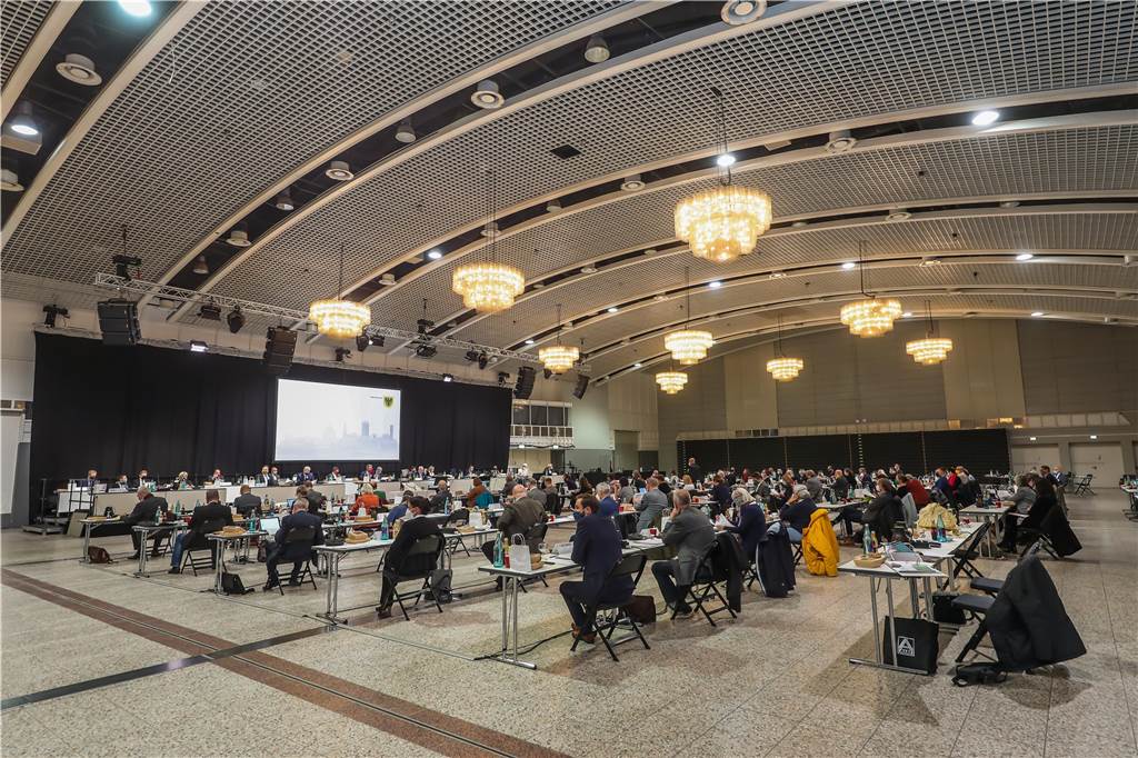 Der erste Machtpoker zwischen SPD und Grünen ist entschieden Wegen der Rathaus-Sanierung tagt der Rat in den nächsten zwei Jahren in der Westfalenhalle 2 und wegen Corona zurzeit mit Maske und Abstand.