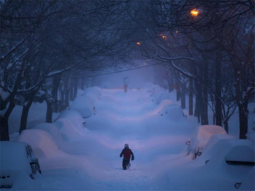 Mehr als ein Dutzend Tote durch Schneesturm an US-Ostküste Wegen des Blizzards wurde in vielen Regionen der Notstand ausgerufen. Foto: Jim Lo Scalzo