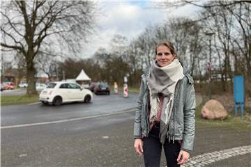 Wegen des Drive-In-Testzentrums an der Seestadthalle kommt es regelmäßig zum Verkehrschaos - zum Ärgernis von Manuela Albers.