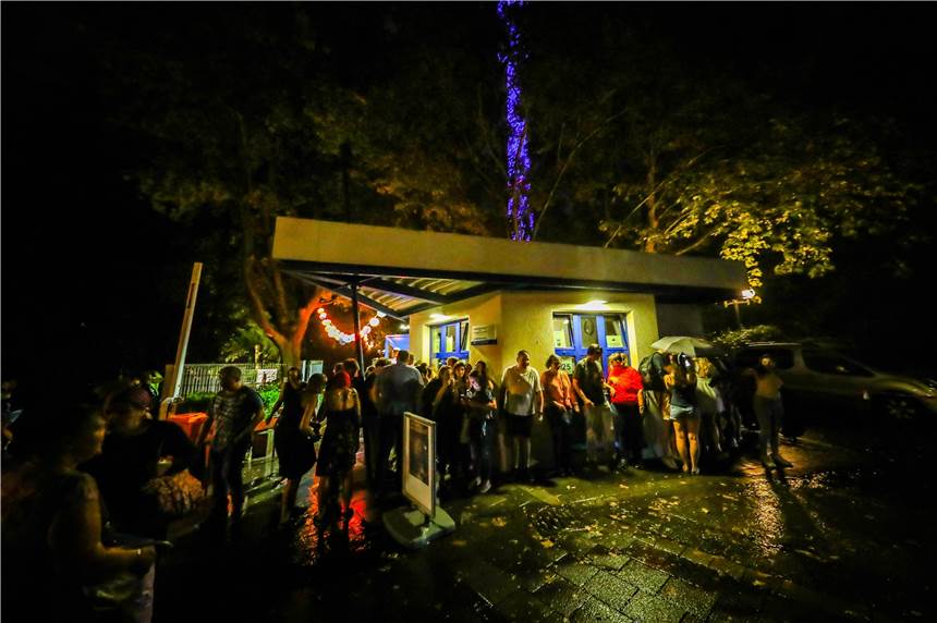 Lichterfest-Fiasko: Facebook sperrt Bewertungsfunktion für Westfalenpark Dortmund Wegen des nahenden Unwetters wurde das Lichterfest am Samstag unterbrochen. Für viele Gäste stellte es sich aber so dar, dass das Fest abgebrochen werde.