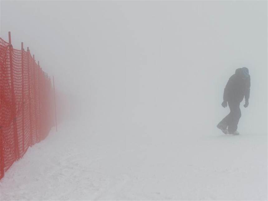 Zum WM-Auftakt: Nebel statt Super-G Wegen des Nebels musste der Start zum Super-G der Damen wiederholt verschoben werden. Foto: Hans Klaus Techt