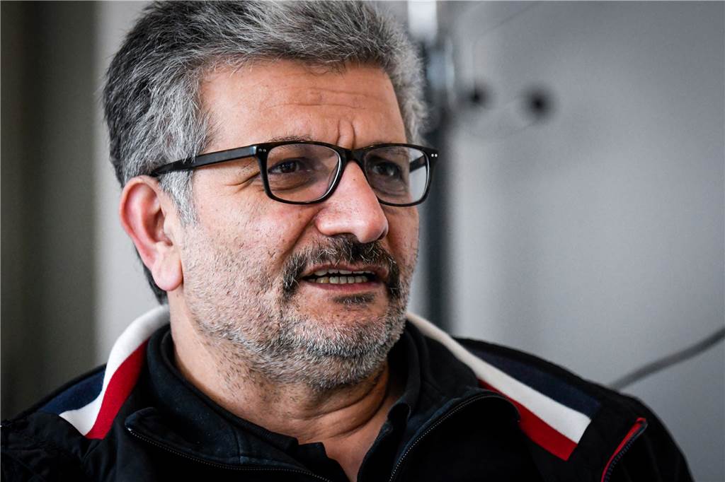 Überraschung bei der SG Gahmen: Klub plant Runderneuerung der gesamten Fußballabteilung Wegen des neuen Kunstrasenplatzes erreichen Hüseyin Tekin und die SG Gahmen viele Anfragen.