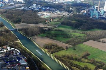 Wegen des Niedrigwassers im Rhein fahren über den Datteln-Hamm-Kanal (Bild) nur teilbeladene Schiffe nach Lünen. Darunter leidet der Stadthafen.
