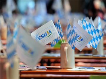 Wegen des Zugunglücks von Bad Aibling hat die CSU ihren traditionellen Politischen Aschermittwoch abgesagt. Foto: Tobias Hase