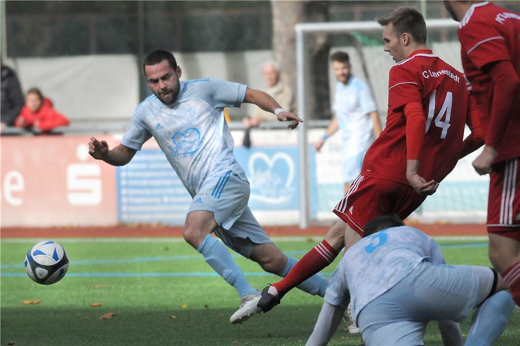 So sind die Castrop-Rauxeler Fußballspiele ausgegangen - alle Torschützen auf einen Blick Wegen eiens Corona-Falls kamen Martin Kapitza (l) und der SV Wacker Obercastrop in der Westfalenliga nicht zum Einsatz.