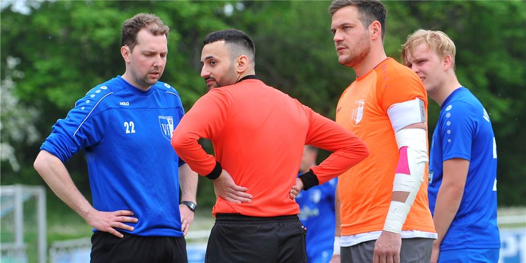 Im Livestream: VfL Schwerte gegen SG Massen - die Neuauflage nach dem abgebrochenen Spiel Wegen einer Knieverletzung des Schiedsrichters war die Partie zwischen dem VfL Schwerte und der SG Massen am 1. Mai zur Halbzeit abgebrochen worden.