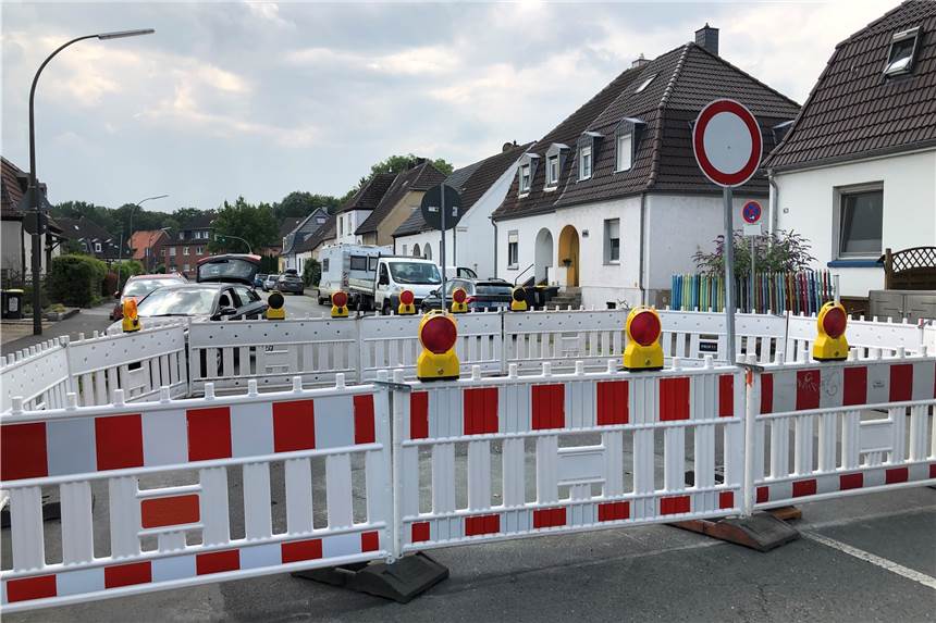 Wichtige Straße in Husen soll bald wieder freigegeben werden Wegen eines Tagesbruchs ist die Wickeder Straße gesperrt, der Vekehr und ÖPNV müssen beispielsweise auf die Husener Eichwaldstraße ausweichen.