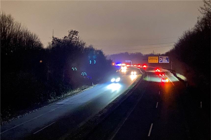 Unfälle auf wichtiger Schnellstraße in Dortmund Wegen eines Unfalls aus der OWIIIA kurz vor der Auffahrt zur A 45 kam es zu Verkehrsbehinderungen.