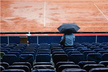 Wegen eines Unwetters über Hamburg musste das zweite Herren-Halbfinale am Rothenbaum unterbrochen werden. Foto: F. Molter