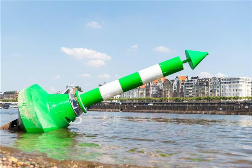 Nach Routenänderung bei Flusskreuzfahrten Geld zurückfordern Wegen Niedrigwasser ist die Schifffahrt auf Rhein, Elbe und Donau stark eingeschränkt. Auch Kreuzfahrtschiffe könnten mit zu niedrigen Pegelständen Probleme bekommen. Foto: Christophe Gateau