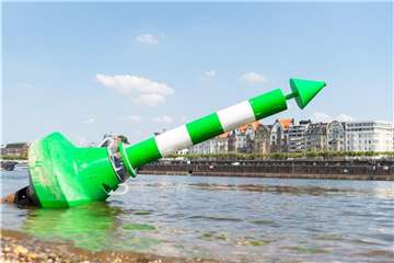 Wegen Niedrigwasser ist die Schifffahrt auf Rhein, Elbe und Donau stark eingeschränkt. Auch Kreuzfahrtschiffe könnten mit zu niedrigen Pegelständen Probleme bekommen. Foto: Christophe Gateau