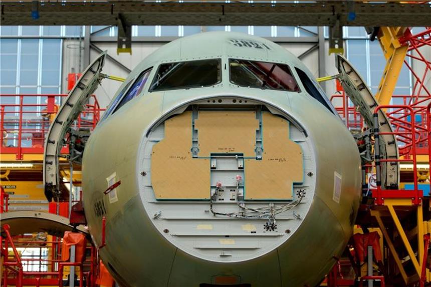 Bei Airbus kommen 3700 Stellen auf den Prüfstand Wegen Produktionskürzungen sind bei Airbus rund 3700 Jobs in Gefahr. Foto: Sven Hoppe