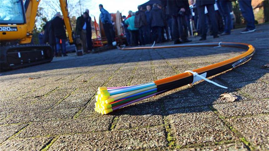 Schnelles Internet: Osterbauerschaft wartet weiter Wegen schlechtem Wetter und Ärger mit der Tiefbaufirma müssen die Ascheberger nun drei Monate länger auf schnelles Internet warten.
