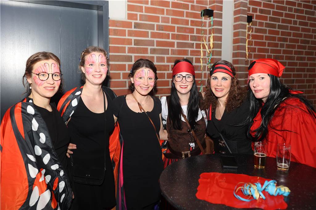 Viele, viele Fotos: So waren die Weiberfastnachtspartys in Olfen 2024 Weiberfastnacht in Olfen 2024