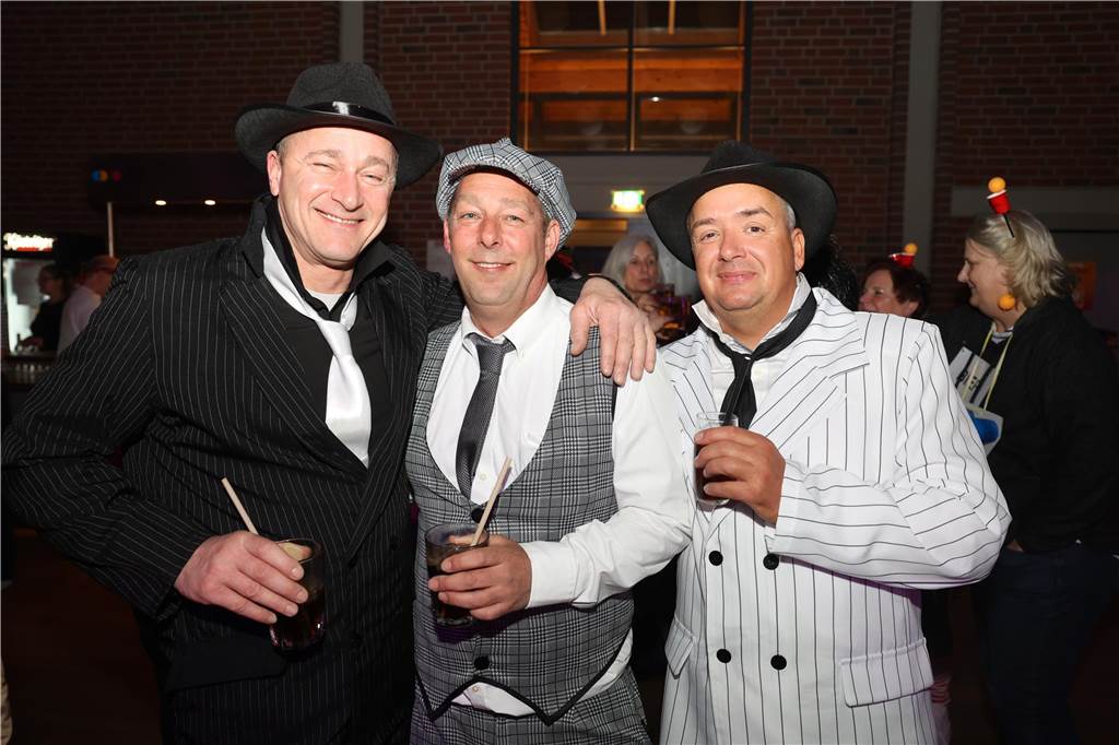Viele, viele Fotos: So waren die Weiberfastnachtspartys in Olfen 2024 Weiberfastnacht in Olfen 2024