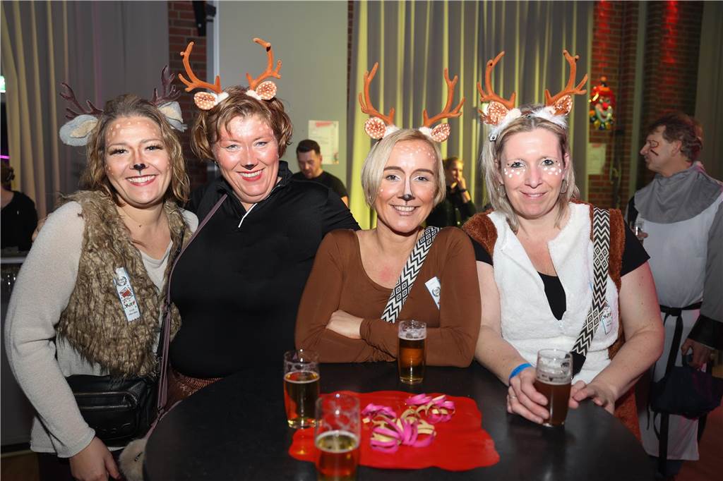 Viele, viele Fotos: So waren die Weiberfastnachtspartys in Olfen 2024 Weiberfastnacht in Olfen 2024