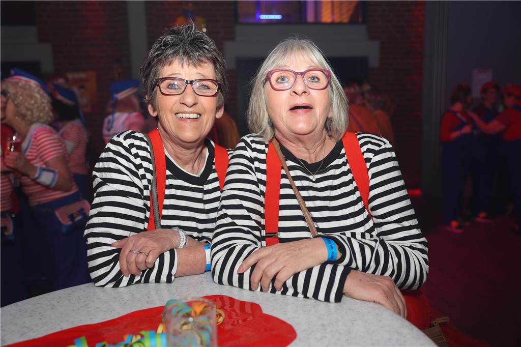 Viele, viele Fotos: So waren die Weiberfastnachtspartys in Olfen 2024 Weiberfastnacht in Olfen 2024