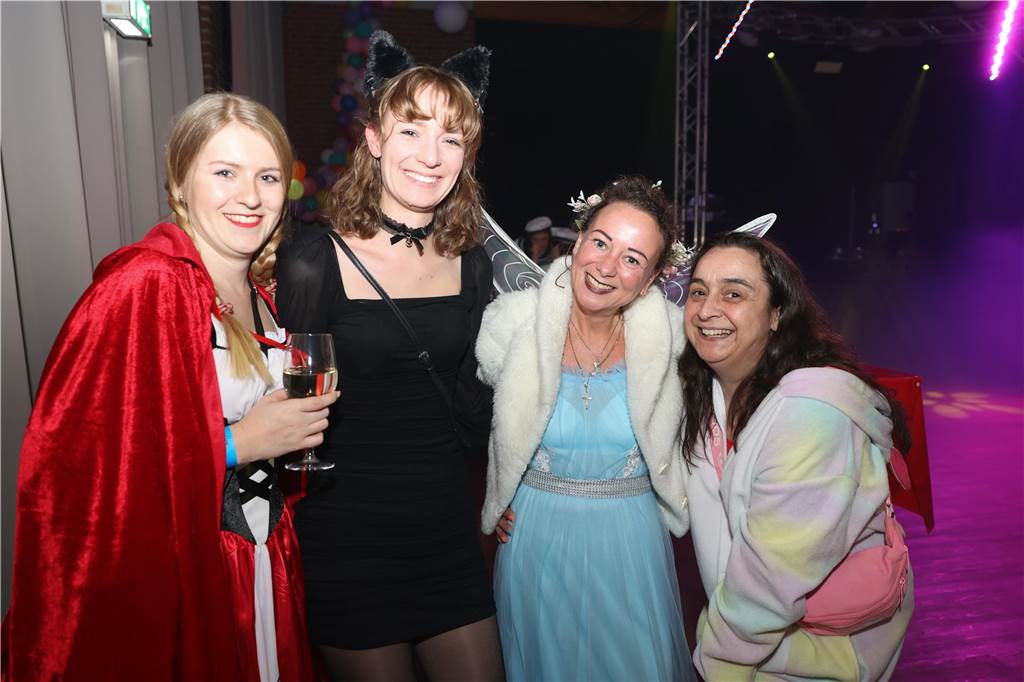 Viele, viele Fotos: So waren die Weiberfastnachtspartys in Olfen 2024 Weiberfastnacht in Olfen 2024