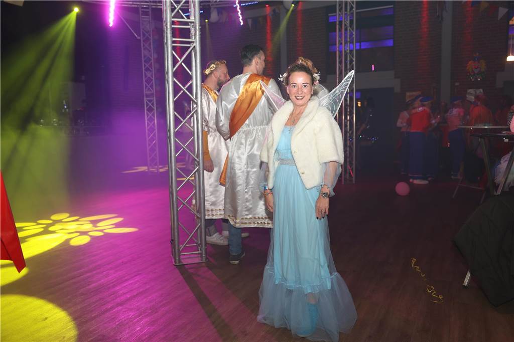 Viele, viele Fotos: So waren die Weiberfastnachtspartys in Olfen 2024 Weiberfastnacht in Olfen 2024