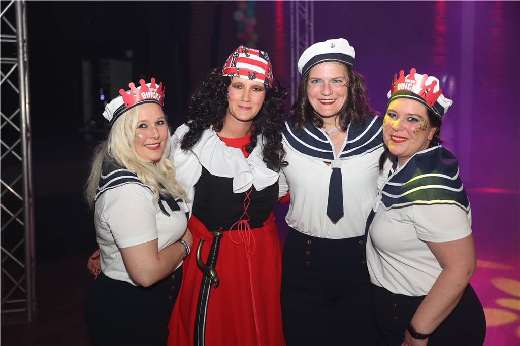 Viele, viele Fotos: So waren die Weiberfastnachtspartys in Olfen 2024 Weiberfastnacht in Olfen 2024
