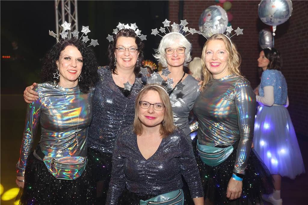 Viele, viele Fotos: So waren die Weiberfastnachtspartys in Olfen 2024 Weiberfastnacht in Olfen 2024
