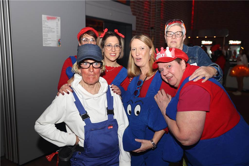 Viele, viele Fotos: So waren die Weiberfastnachtspartys in Olfen 2024 Weiberfastnacht in Olfen 2024