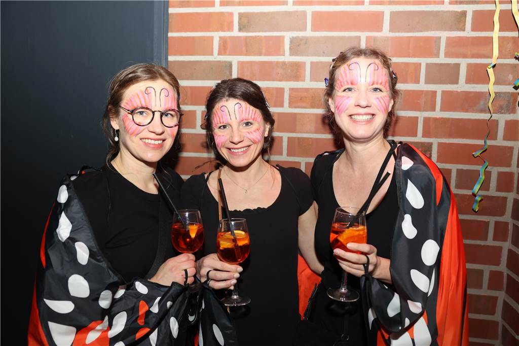 Viele, viele Fotos: So waren die Weiberfastnachtspartys in Olfen 2024 Weiberfastnacht in Olfen 2024